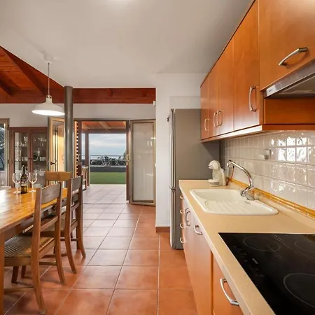 Casa Tagoro, Facing The Ocean Holiday home *